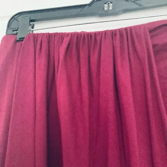 Elegant Burgundy Skirt - Picture 3 of 9